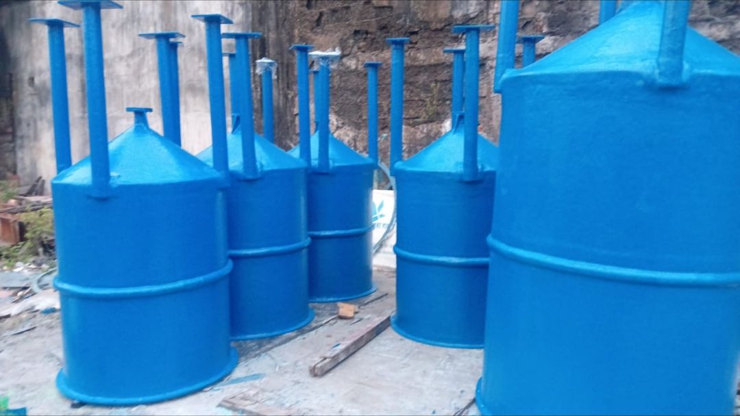 Conical-top tanks painted and ready for dispatch – PureFlux Engineering, Chennai